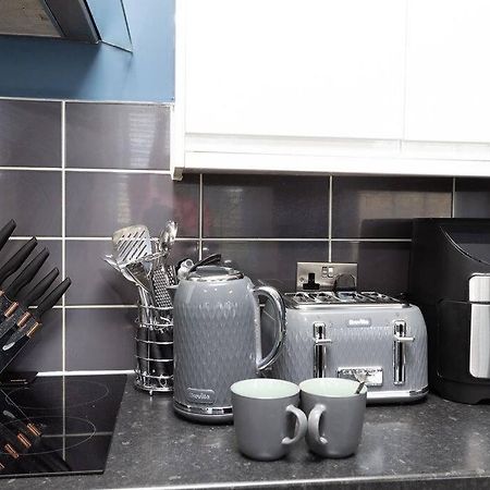 Lavish 2Bed Apartment In The Heart Of Birkenhead Exterior photo