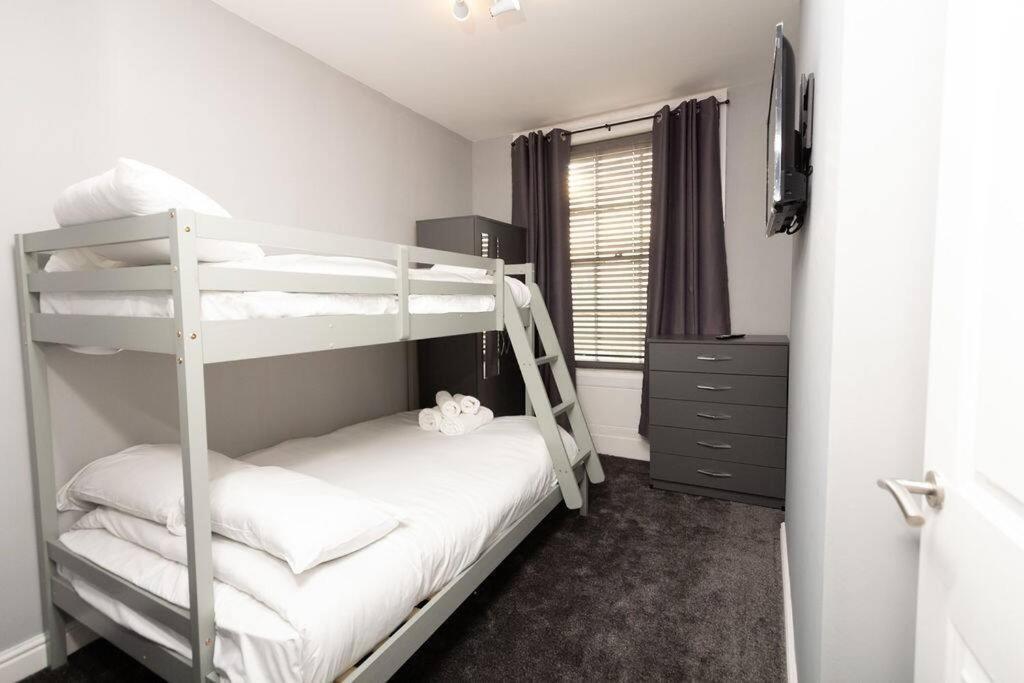 Lavish 2Bed Apartment In The Heart Of Birkenhead Exterior photo